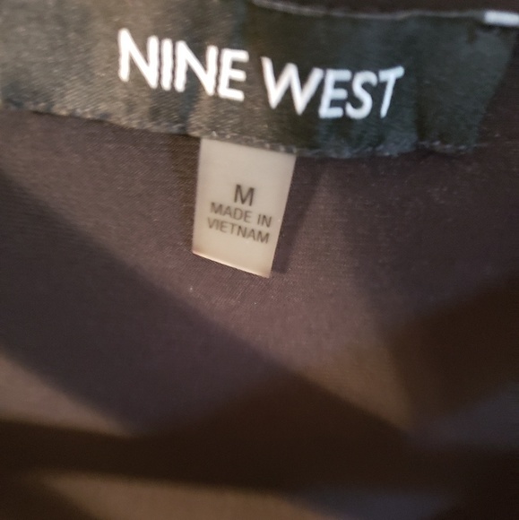 Sleeveless black blouse - Picture 2 of 4